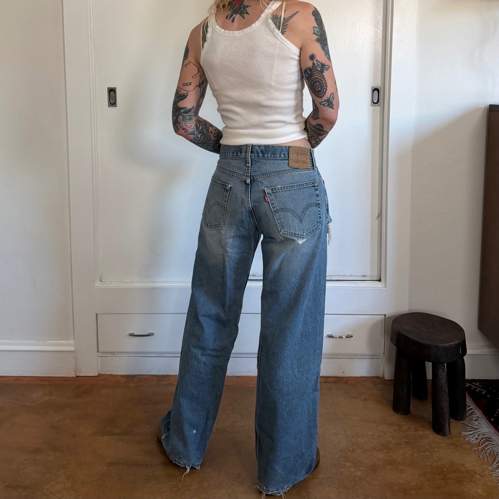 Vintage Levis 529 Mens Jeans 34x32 Light Wash Distressed Baggy Straight Leg - Picture 7 of 7